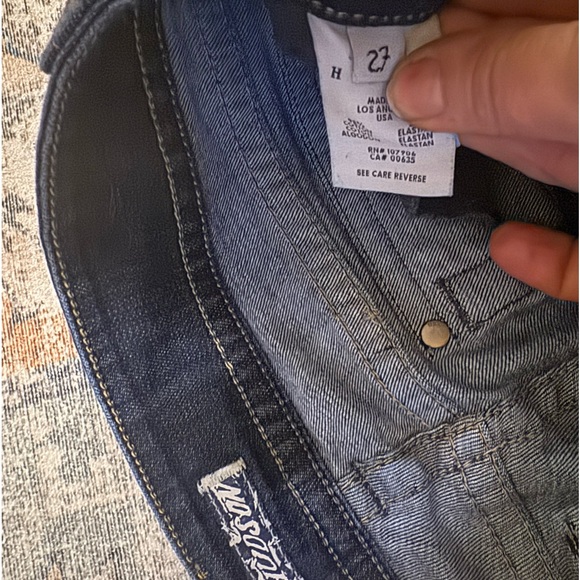 Perfect Hudson jeans size 27 length is 30” laying flat waist is 15” - Picture 6 of 6